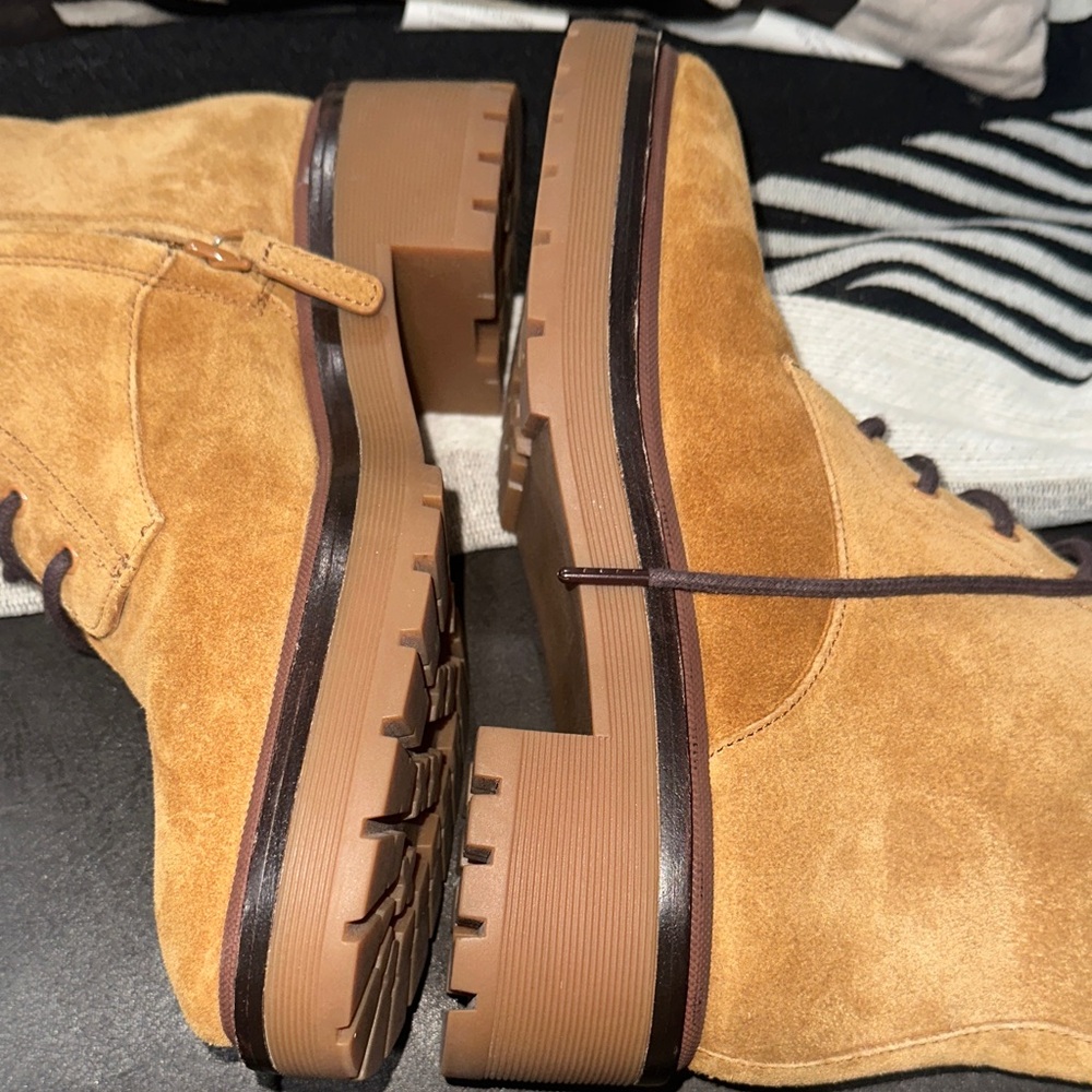 NWOT TORY BURCH Miller Lug Sole Booties - Picture 11 of 11